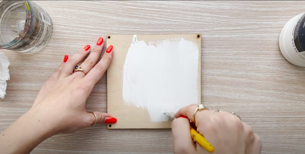 How long gesso should dry between coats