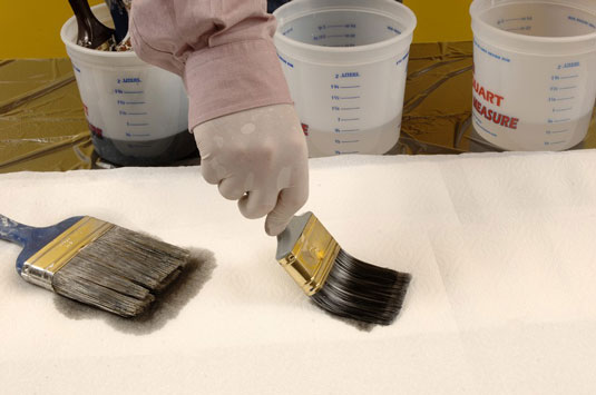 How to Use Paint Thinner to Clean Brushes